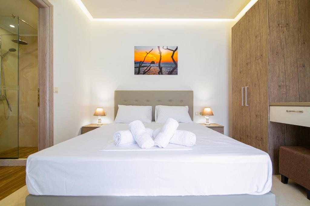 Amara Suites and Studios room 4